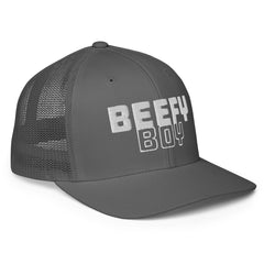 Gorra trucker con logo apilado